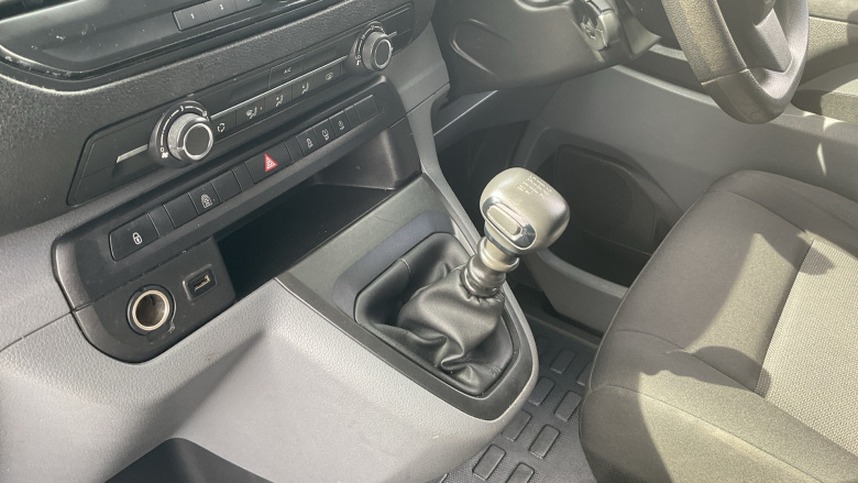 Vauxhall Vivaro Life 1.5 Turbo D 120PS Edition M 5dr Diesel Estate